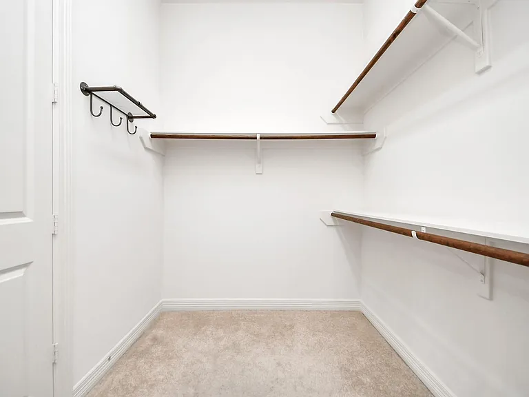 3813 Centerplaza Dr — Photo 22