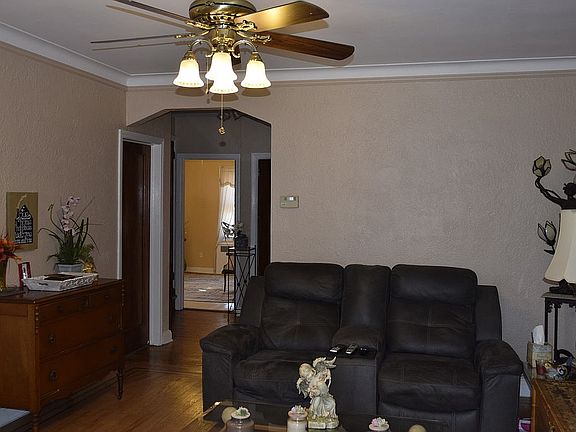 4th image of 2509 Fenton Ave