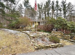 7415 Samuel Lord Dr, Chagrin Falls, OH 44023