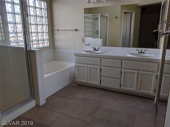 3rd image of 119 Tamarack Dr