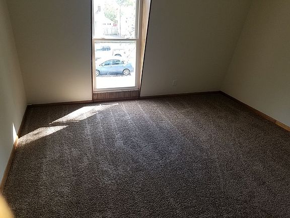 4th image of 665-667 S Harris Ave