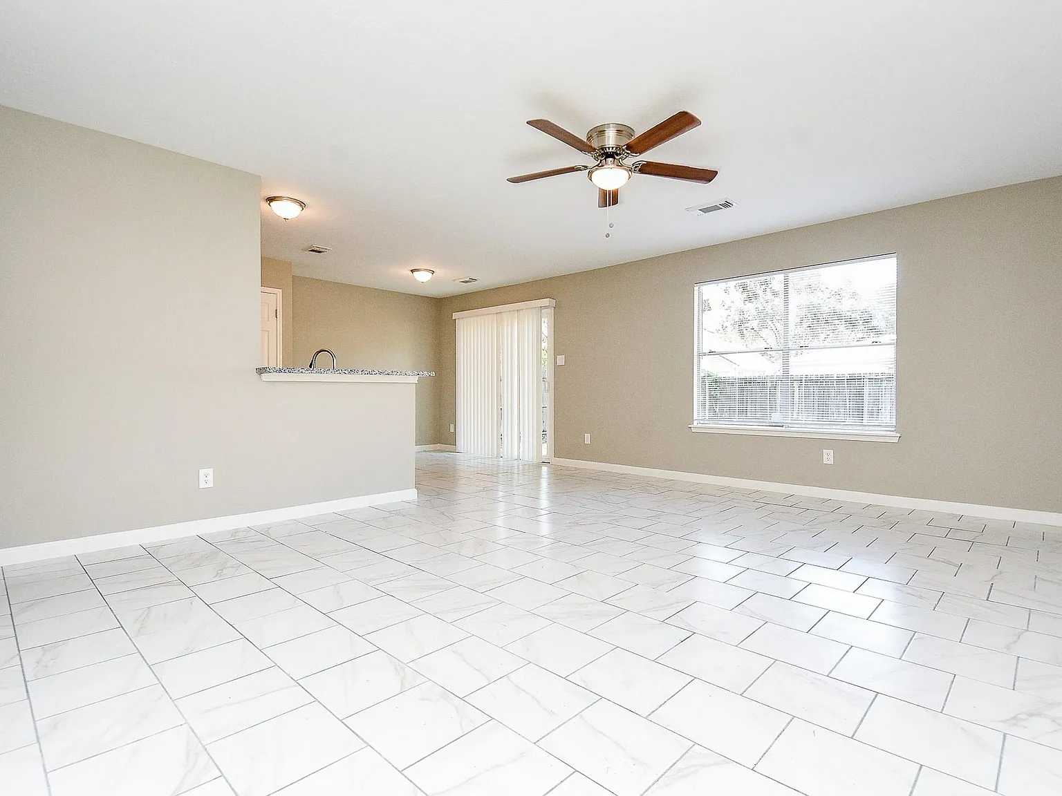 3 bed, 2.0 bath, 1280 sqft, $1,725 — Photo 3