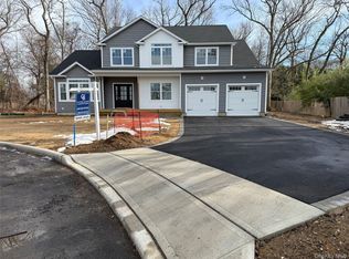 3 Lotto Ct, Lake Grove, NY 11755