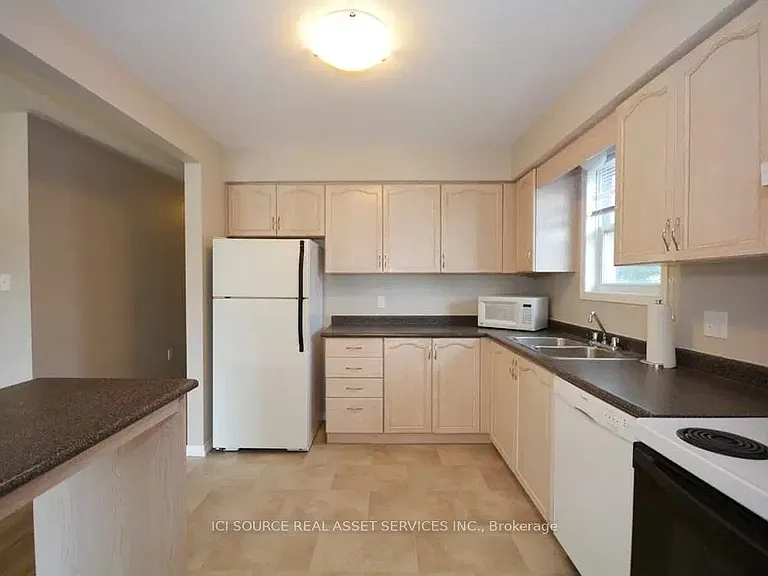 26 Louise Ln #MAIN FL — Photo 2