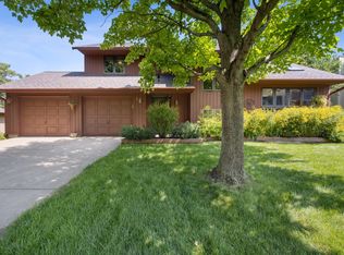 85 Bridgewater Dr, Vadnais Heights, MN 55127