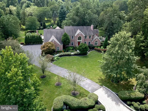 21 W Spring Hollow Dr, Hopewell, NJ 08525