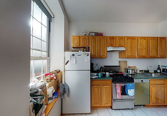 5th image of 67 E 7th St APT 3