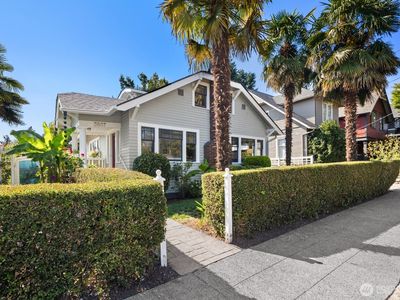 3807 Densmore Avenue N, Seattle, WA, 98103