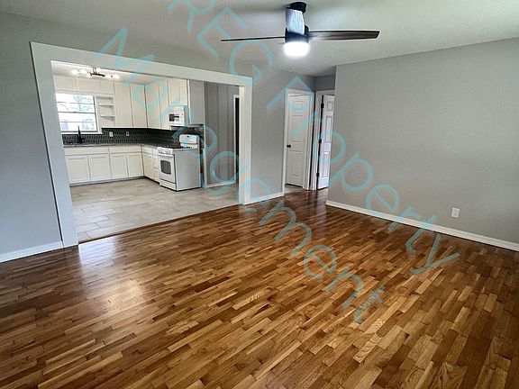 2nd image of 2029 Duncan St