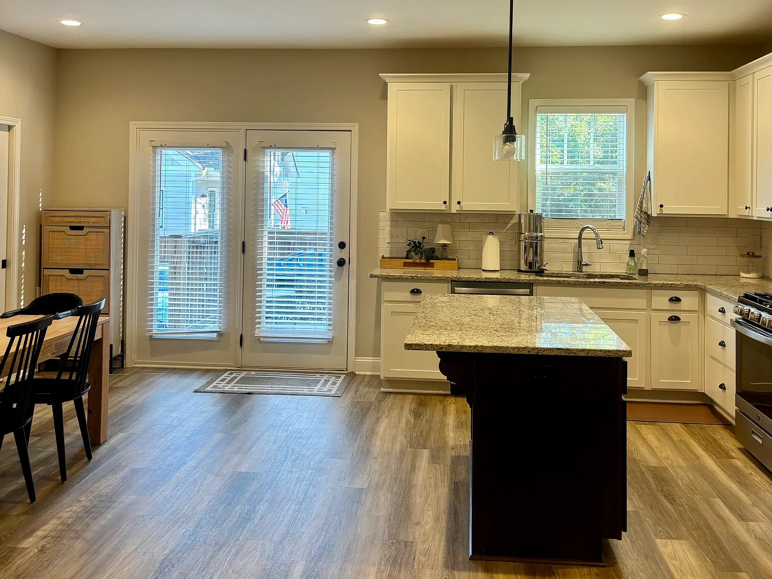 3 bed, 2.5 bath, 1536 sqft, $2,200 — Photo 4