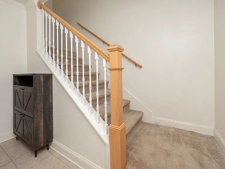 715 Majestic Dr — Photo 5