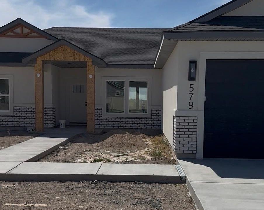 1st image of 579 Moonstone Rd