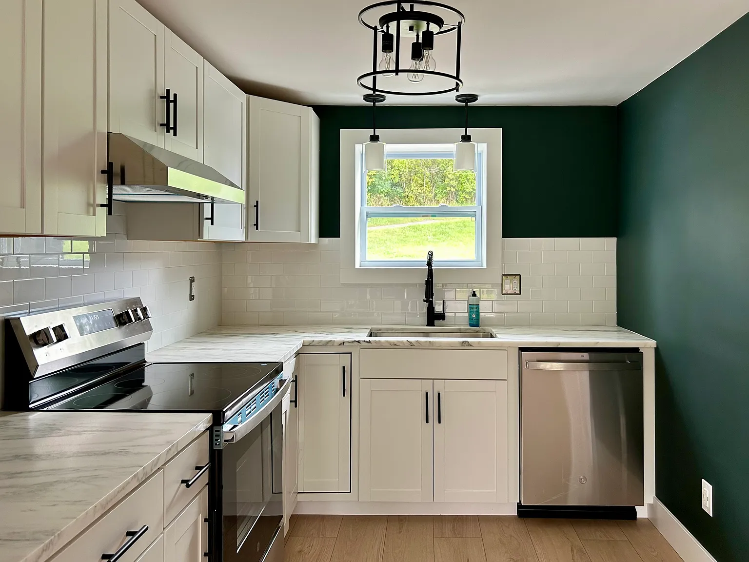 3 bed, 1400 sqft, $3,000 — Photo 4