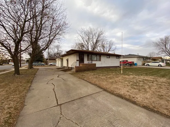 2754 Fairlane Ave, Columbus, NE 68601
