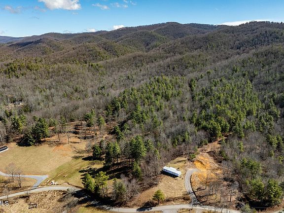 4th image of 828 Red Brush Rd