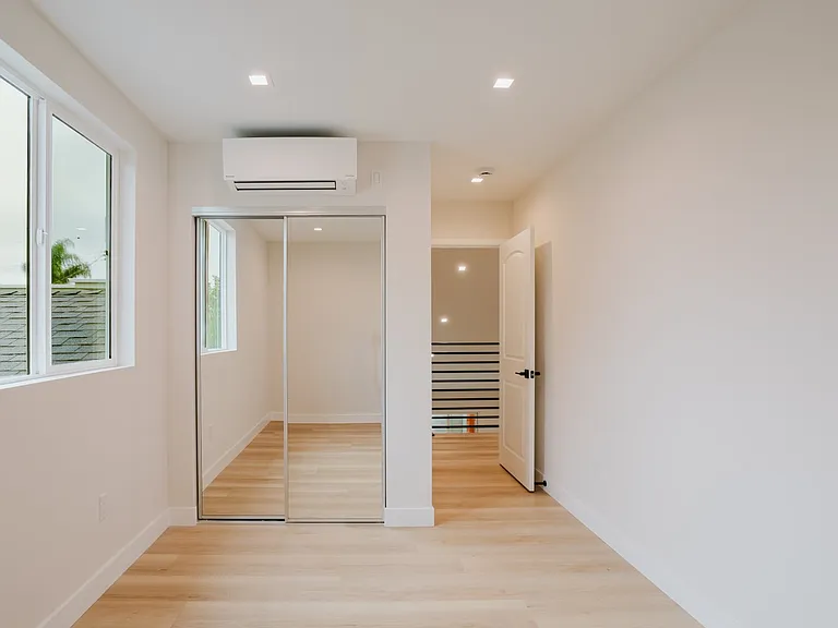 8909 Wakefield Ave — Photo 10