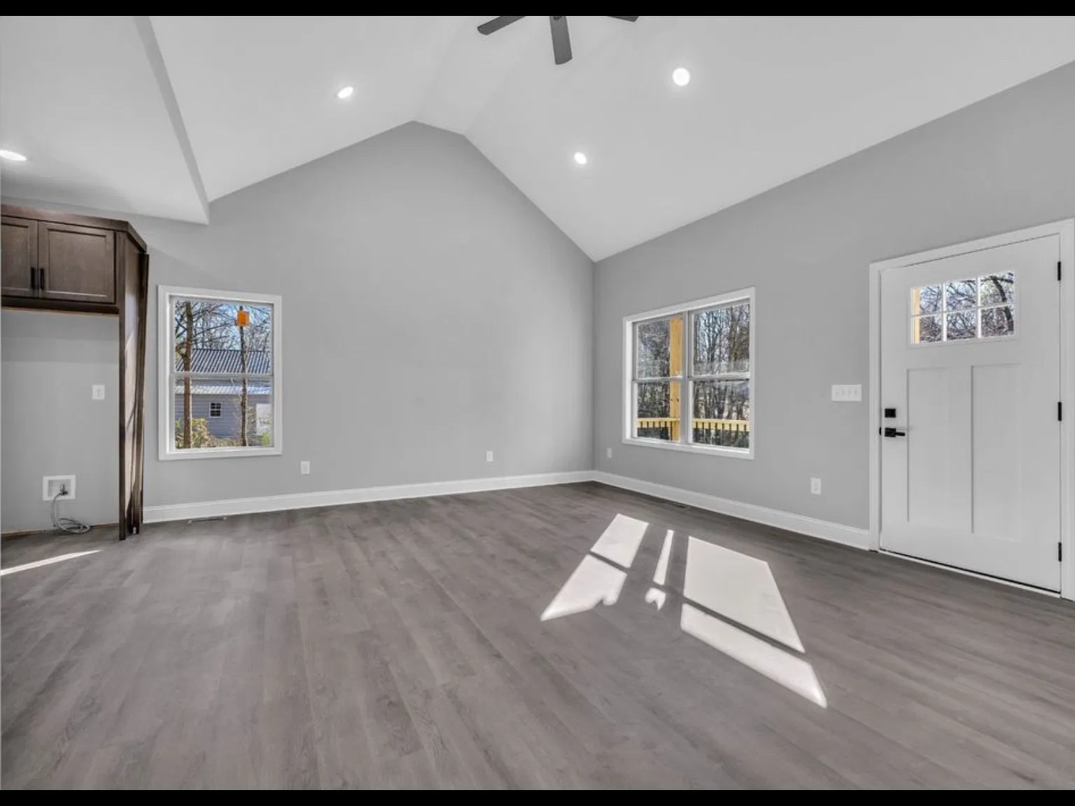 3 bed, 1185 sqft, $1,966 — Photo 3