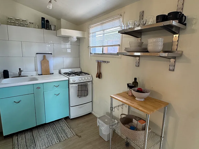 1724 N Whittier Dr — Photo 10
