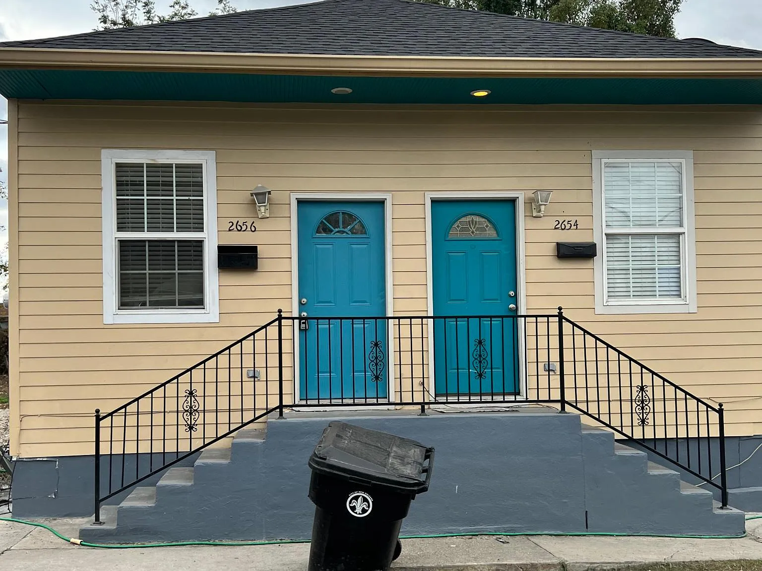 2 bed, 900 sqft, $1,050 — Photo 1