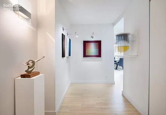 5th image of 322 W 57th St APT 16D1