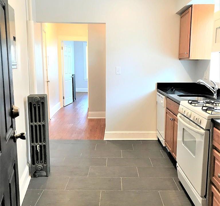 2nd image of 30 Franklin St APT 1