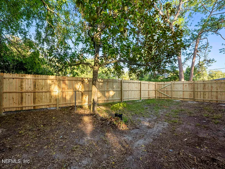4308 Worth Dr E — Photo 21