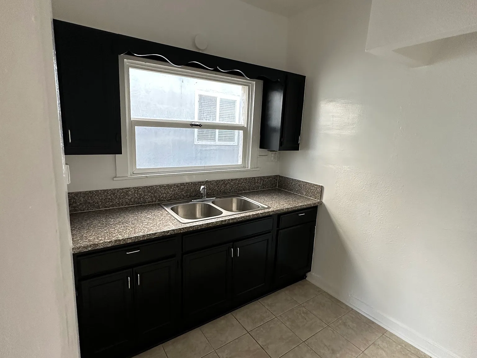 Studio, 550 sqft, $1,800 — Photo 2