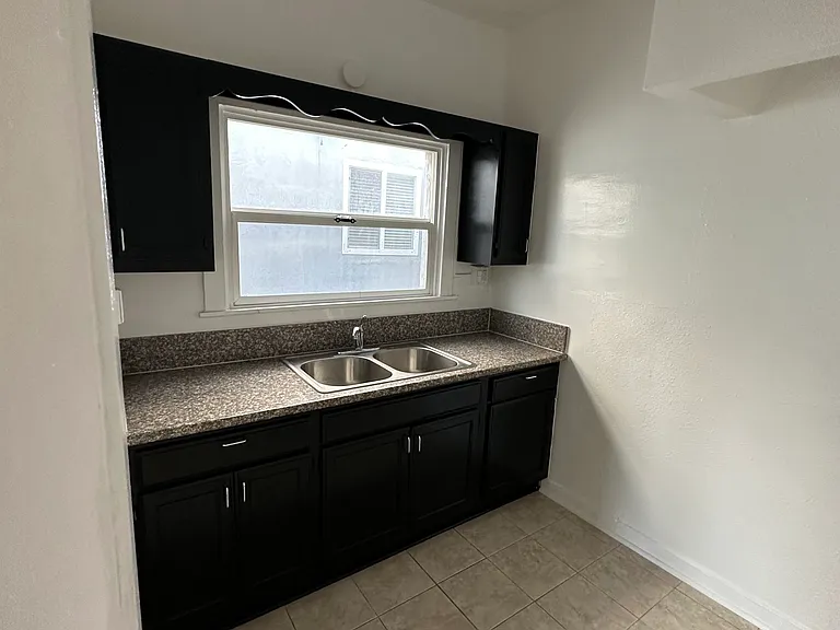 504 S Rampart Blvd #20 — Photo 2