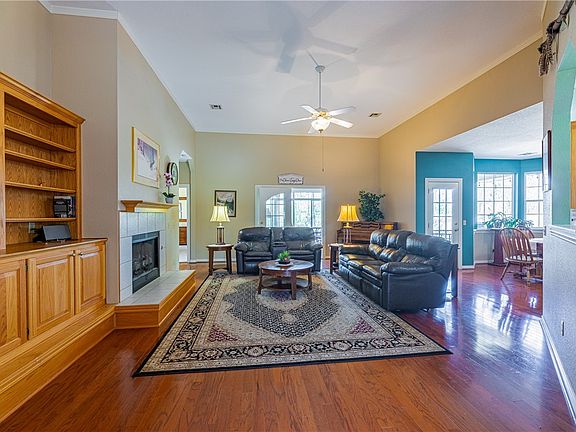 4th image of 27 Hurlford Ln