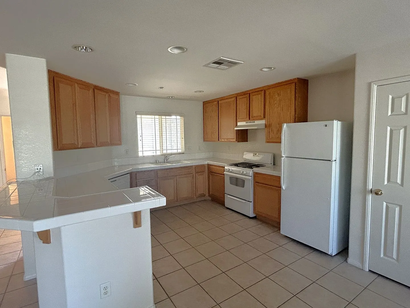6278 Beth Page Dr Fontana 92336 (3 Bed / 2.5 Bath) — Photo 3