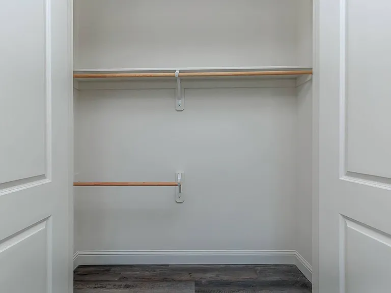 Drew Court Apartments — Photo 27