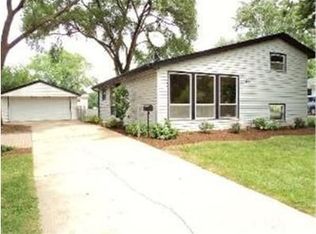 1326 Sacramento Dr, Carpentersville, IL 60110