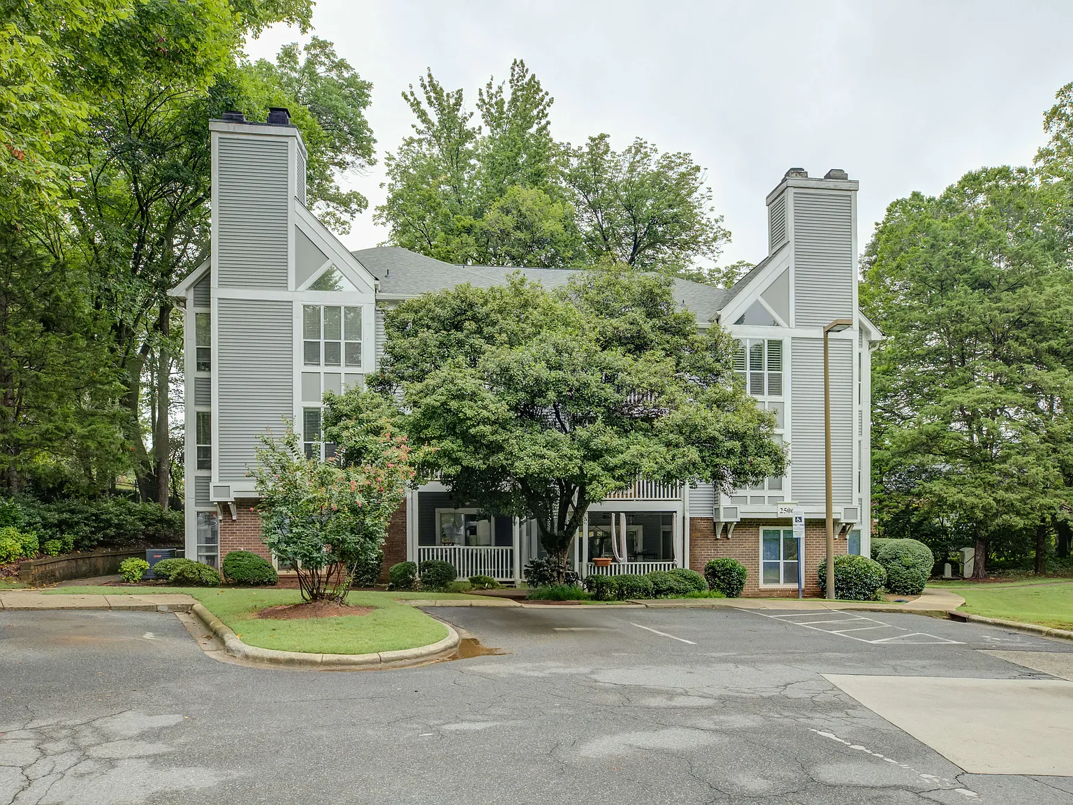 2 bed, 964 sqft, $2,150 — Photo 2