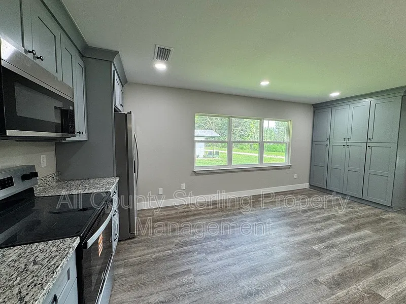 3 bed, 2.0 bath, 1913 sqft, $1,995 — Photo 4
