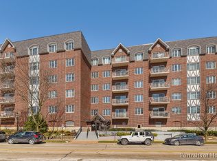 501 Forest Ave APT 202, Glen Ellyn, IL 60137