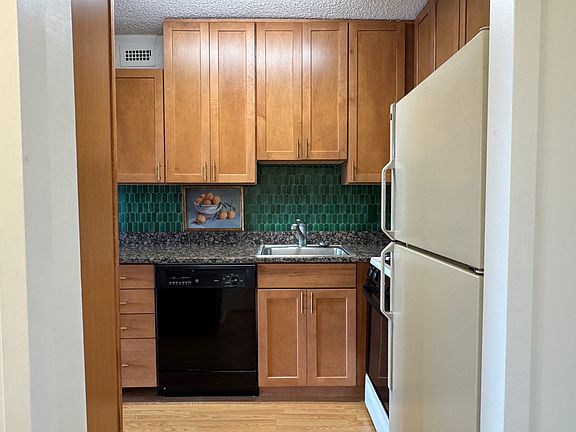 4th image of 5225 Pooks Hill Rd #606