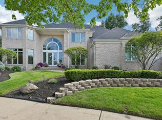 379 E Glen Eagle Dr, Highland Heights, OH 44143