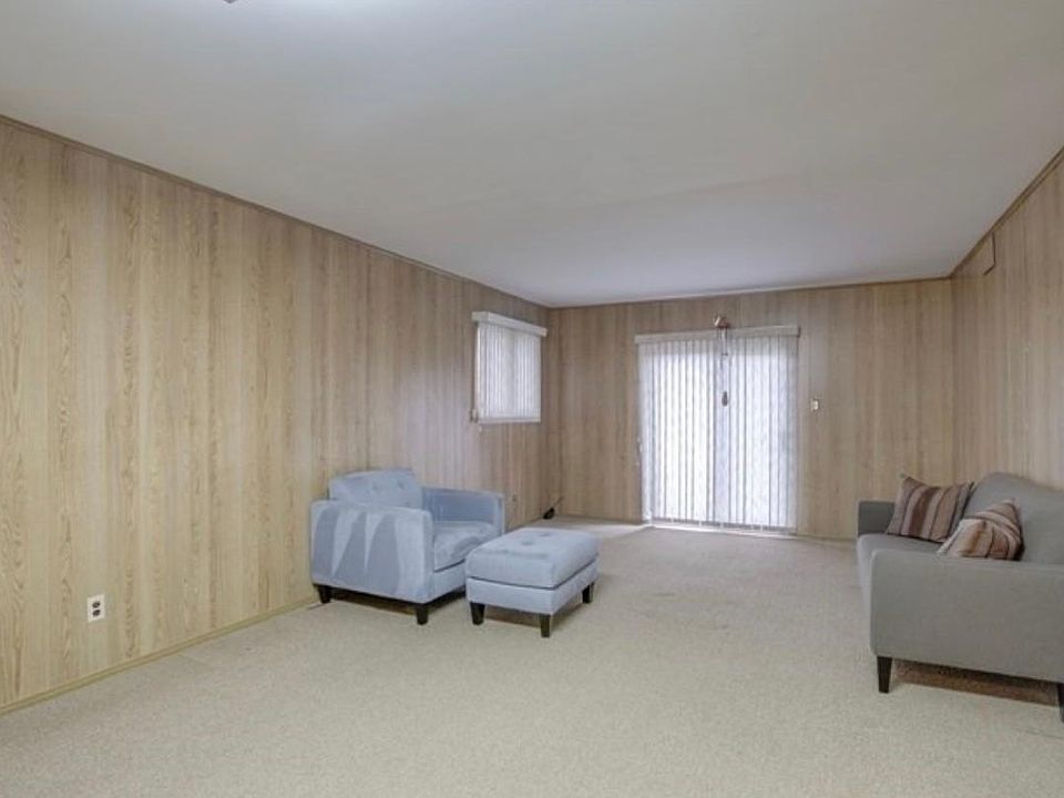 1st image of 210-50 33rd Ave