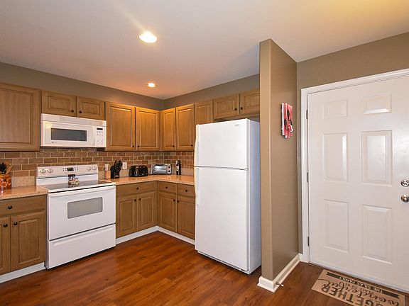 3rd image of 100 Bay Point Dr