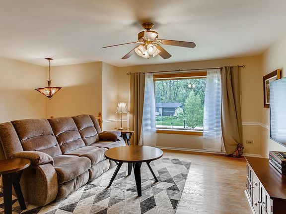 5th image of 210 E Traube Ave