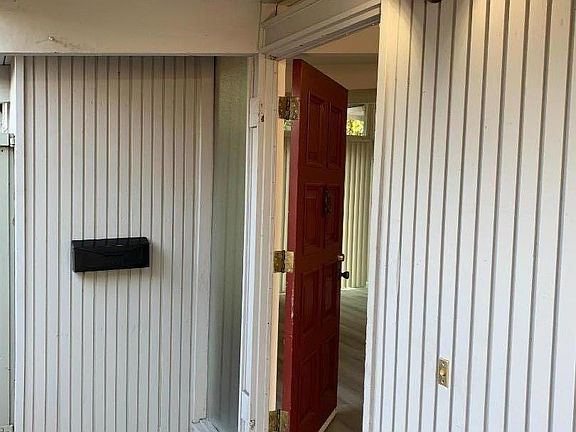 3rd image of 870 Richmond Ave