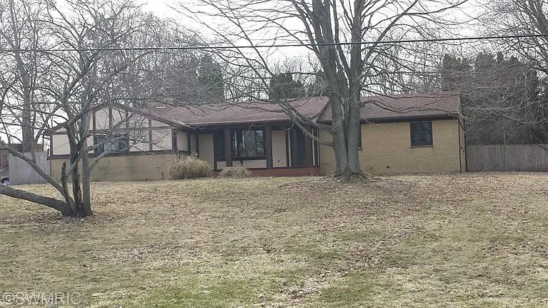 159 Cummings Ave NW photo 1