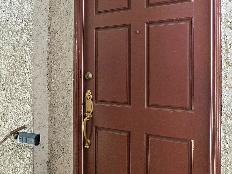 1st image of 18433 Hatteras St Unit 407