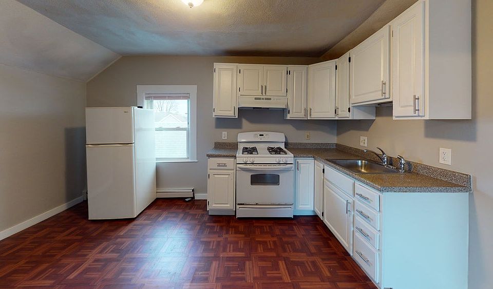 1st image of 10 Kelley Ct #C