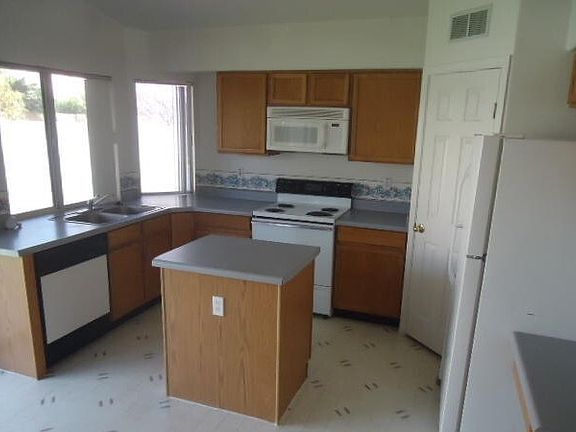 3rd image of 7450 E Medina Ave