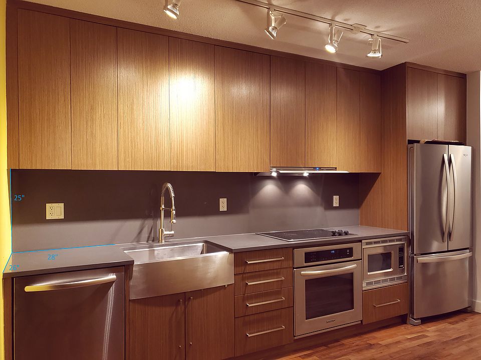 1st image of 250 E 6th Ave