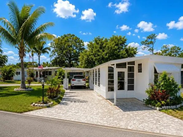 102 Lantern Pl, North Fort Myers, FL 33917