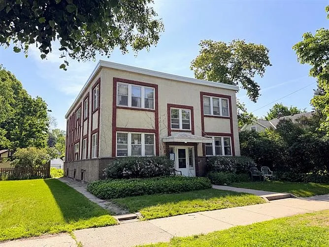 2409-2411 29th Ave S