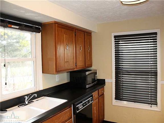 4th image of 15724 E Culver Dr