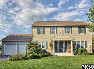 402 Hedgerow Ct, Hanover, PA 17331